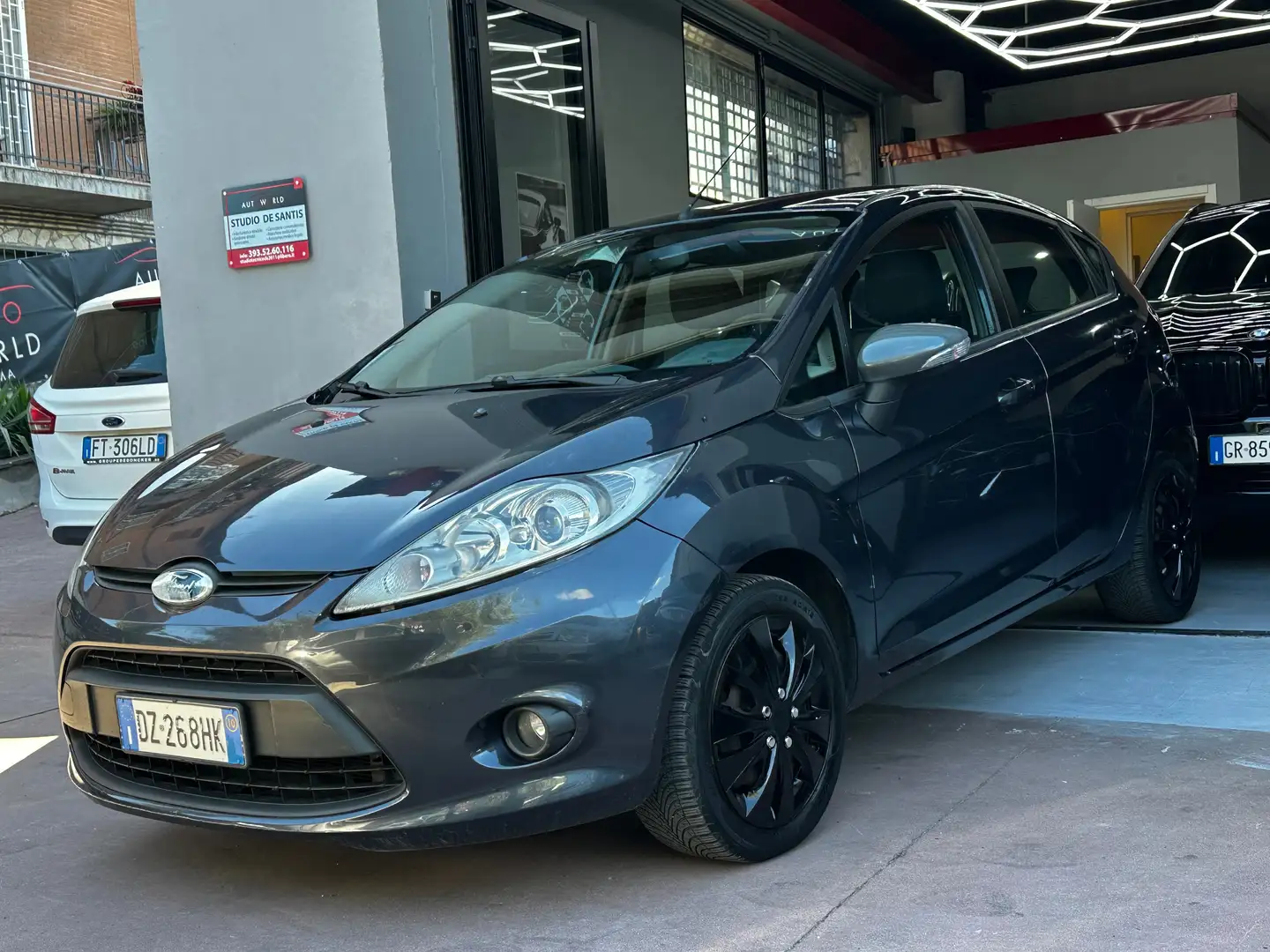 Ford Fiesta 5p 1.4 GPL Unico proprietario Grigio - 1