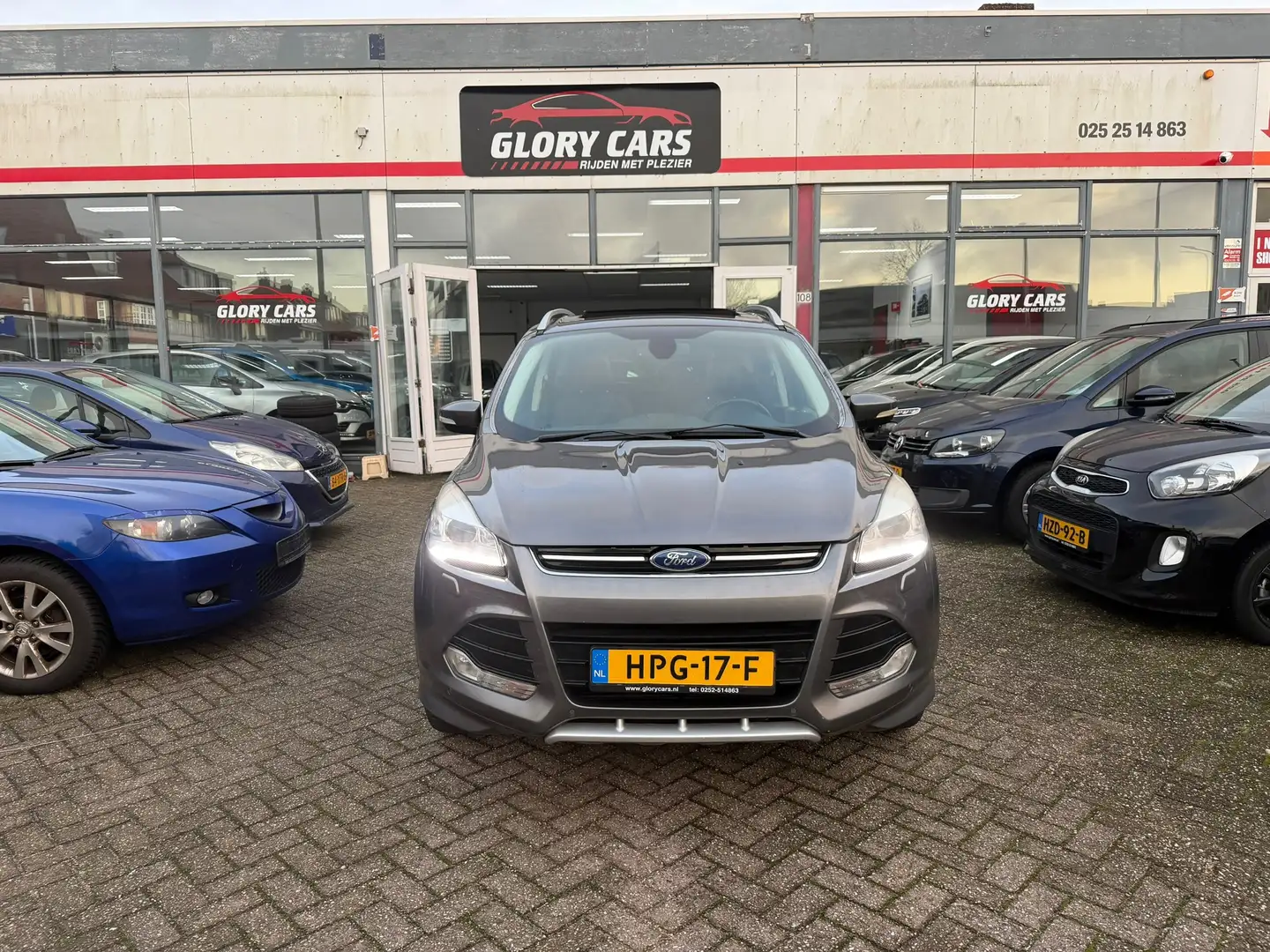 Ford Kuga 1.6 Titanium Plus 4WD AUTOMAAT-PANO-CRUISE-LEER Gris - 2