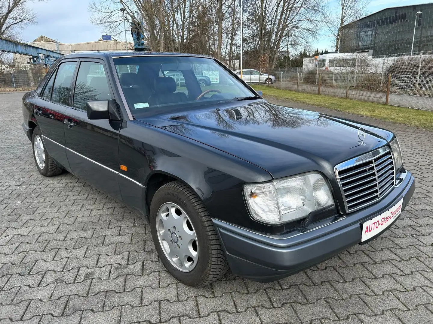 Mercedes-Benz E 420 AUTOMATIK SCHIEBEDACH KLIMA ELEK. FENSTER Schwarz - 2