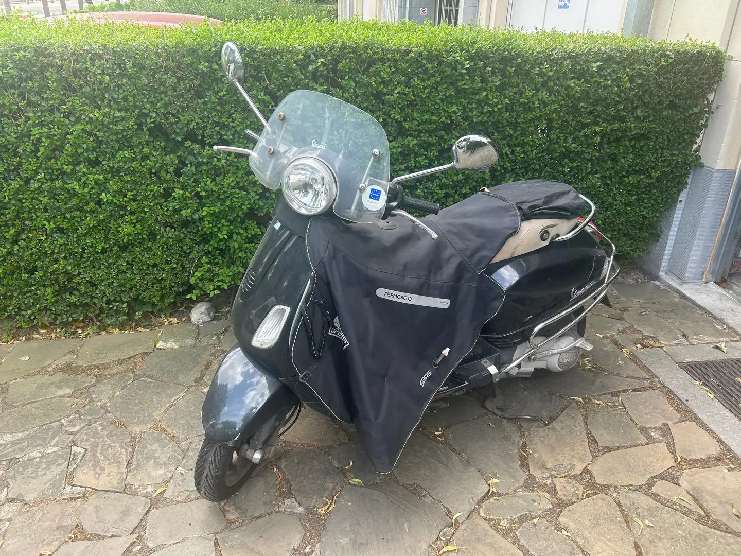 Vespa LX 125 Чорний - 1