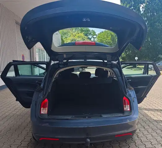 Opel Insignia view 16