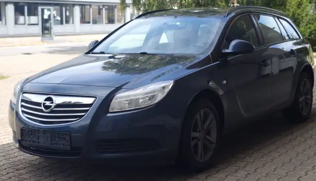 2010 Opel Insignia in Blue for sale