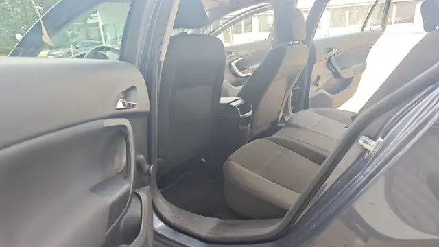 Opel Insignia view 12