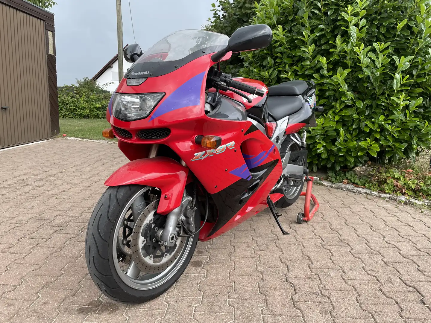 Kawasaki Ninja ZX-9R - 1