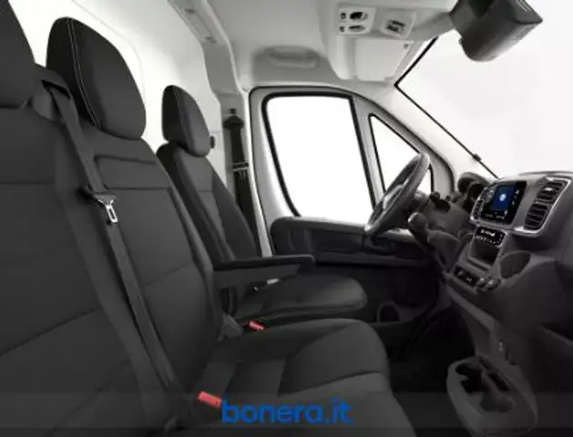 Toyota Proace Max view 6