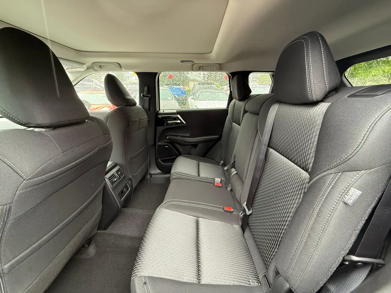 Mitsubishi Outlander снимка Mitsubishi Outlander