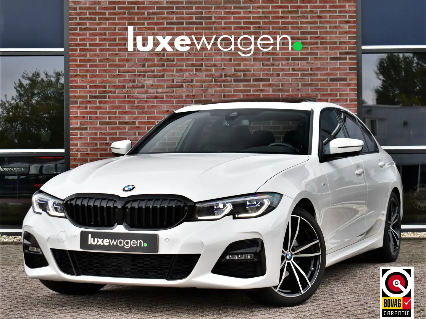 BMW 320 3-serie 320i M-Sport Pano 19inch Laser HiFi Shadow Wit - 1