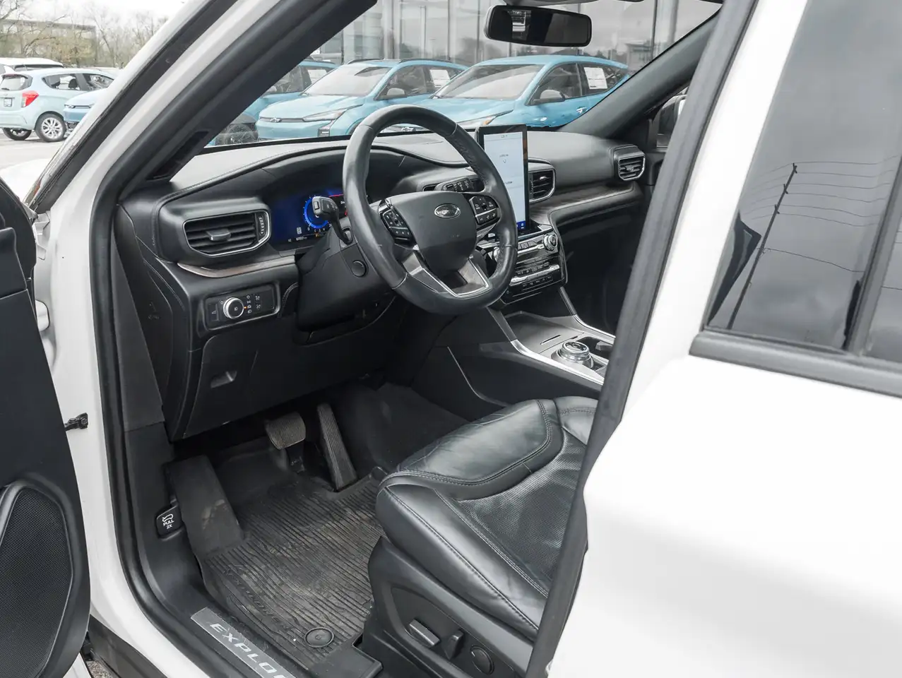 Ford Explorer снимка Ford Explorer