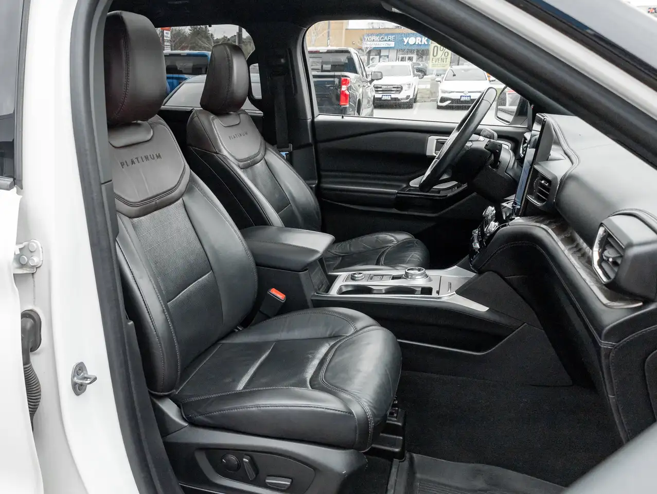 Ford Explorer снимка Ford Explorer