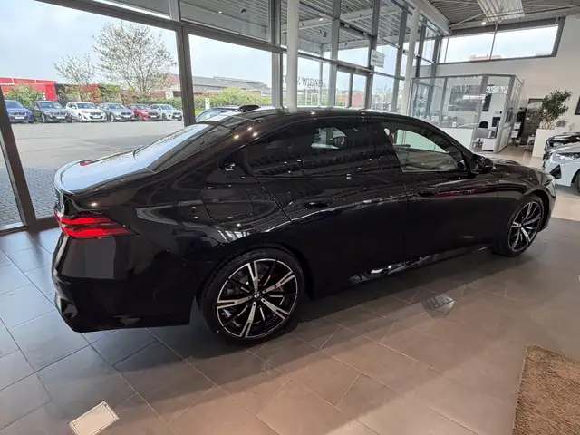 BMW 5 Series view 12