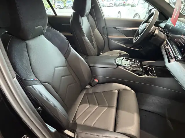 BMW 5 Series view 15