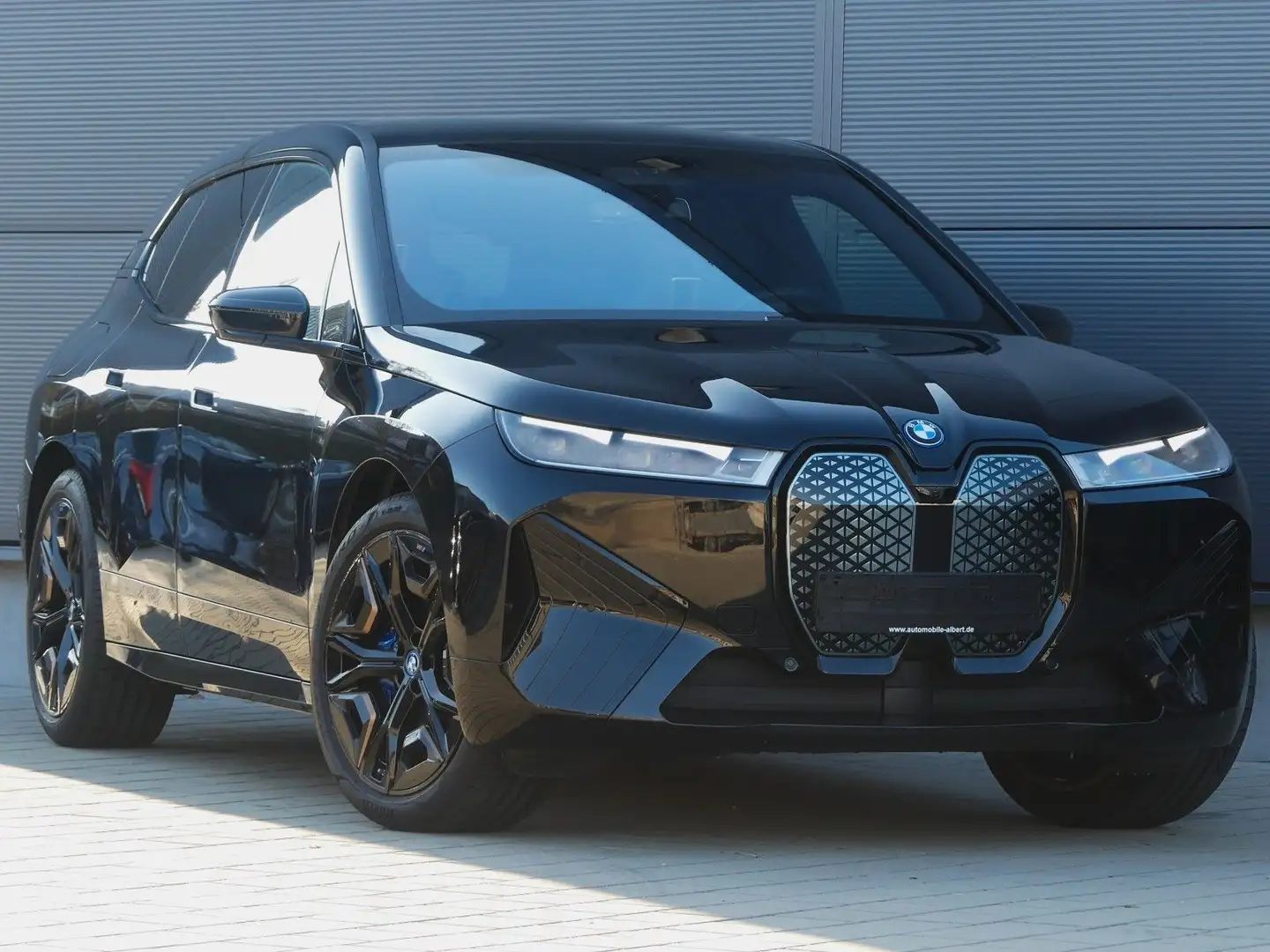 BMW iX M60*B&W*Soft*AHK*Clear*2-Achs*Integral*Pano* Noir - 2