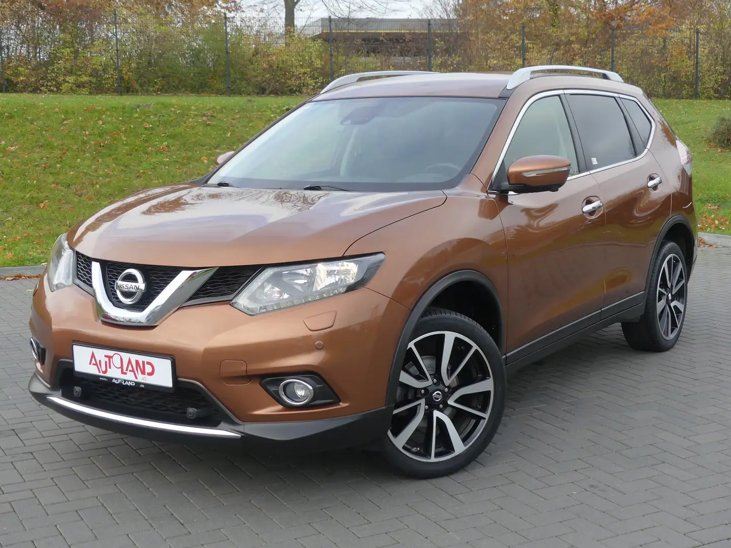 Nissan X-Trail 1.6 Acenta Sitzheizung Navi Klimaaut. Gold - 2