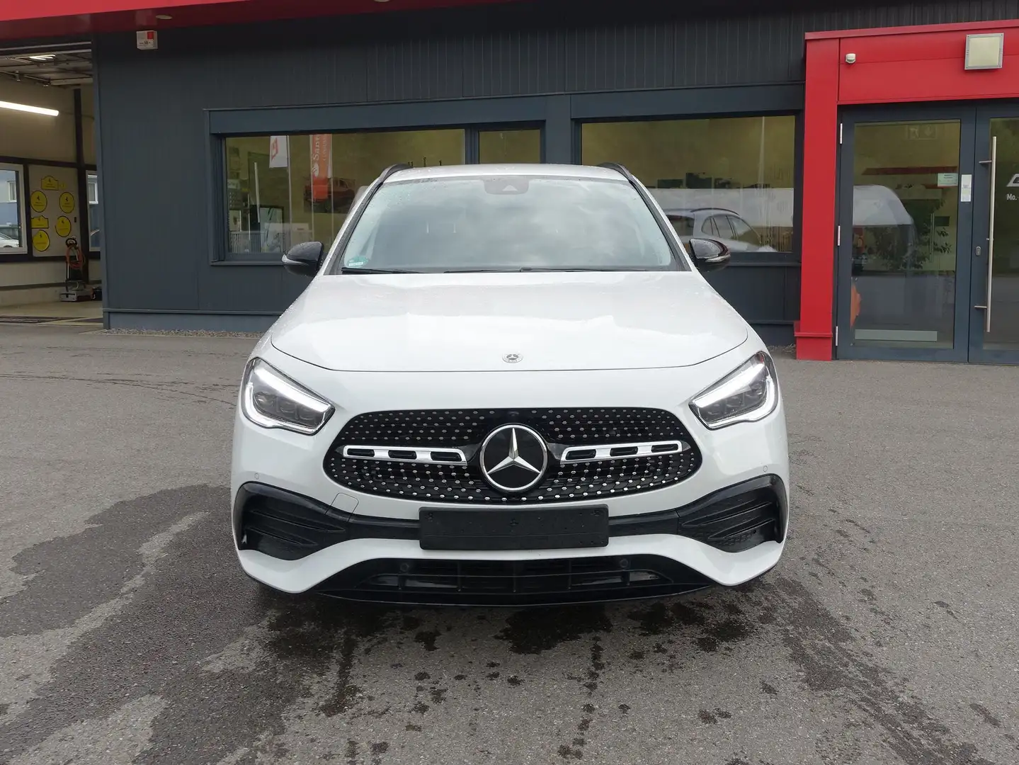 Mercedes-Benz GLA 220 GLA 220 d 4Matic AMG Line Grau - 1