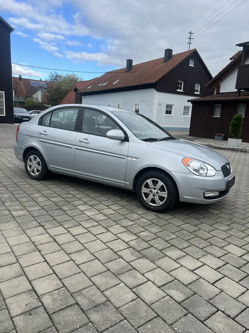 Hyundai ACCENT GL Grau - 2