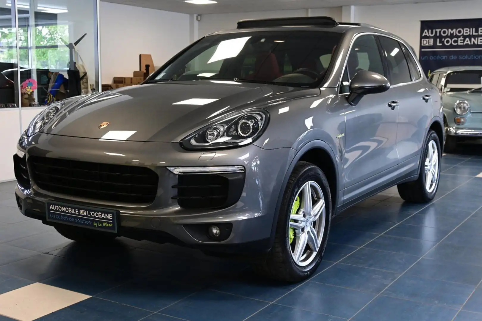 Porsche Cayenne 3.0 V6 416 ch S E-Hybrid Tiptronic A Gris - 1