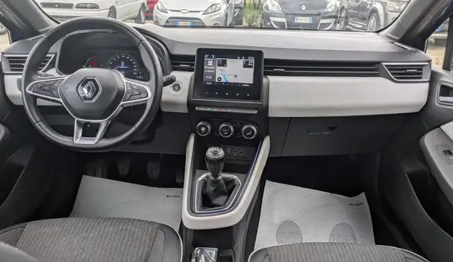 Renault Clio view 6