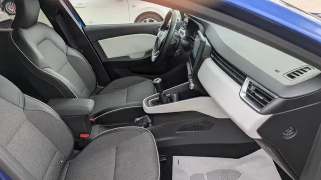 Renault Clio view 13