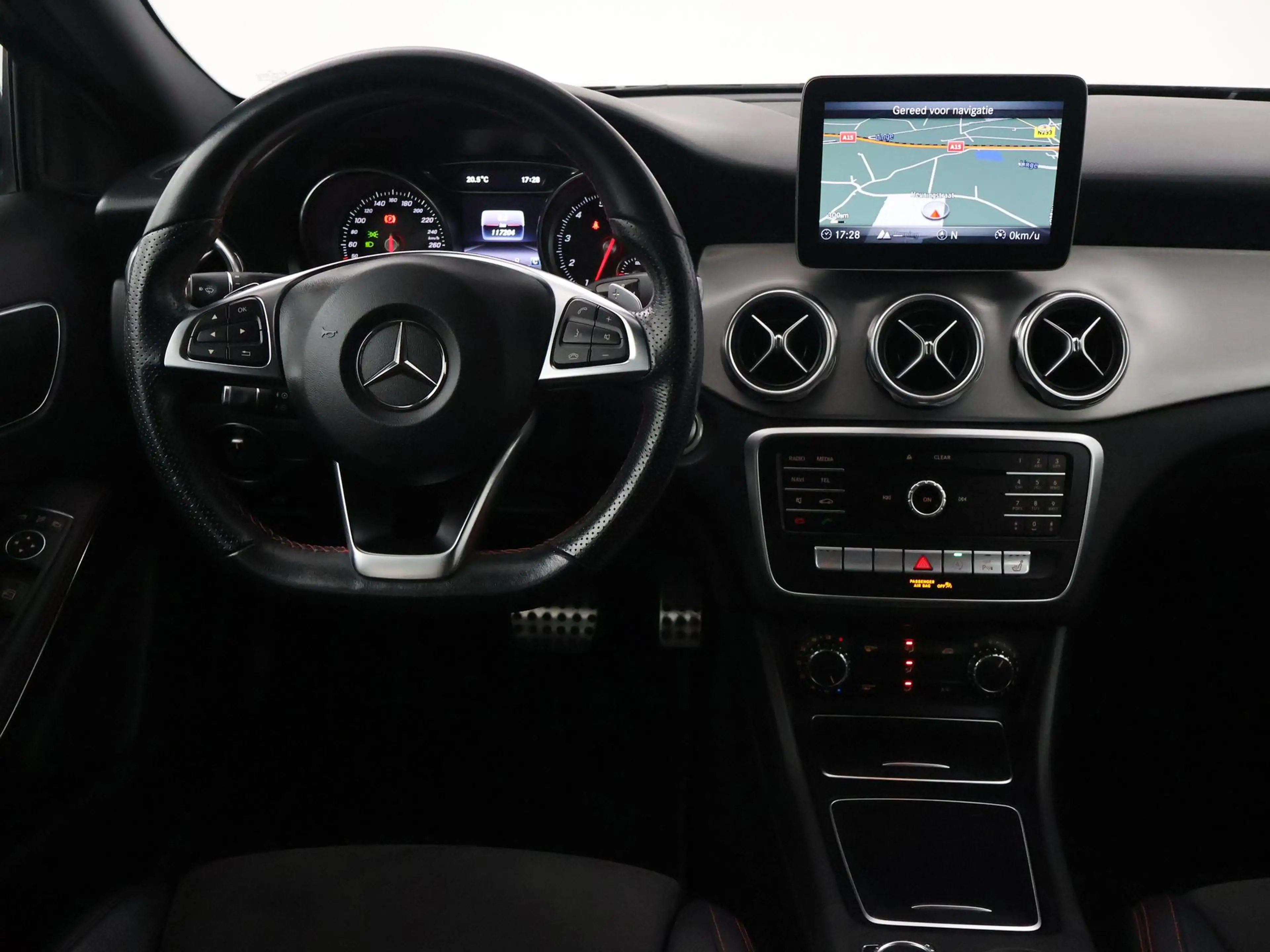 Mercedes-Benz GLA 200 156 PK AUT. AMG SPORT + 18 INCH | DAB | STOELVERW. — photo 16