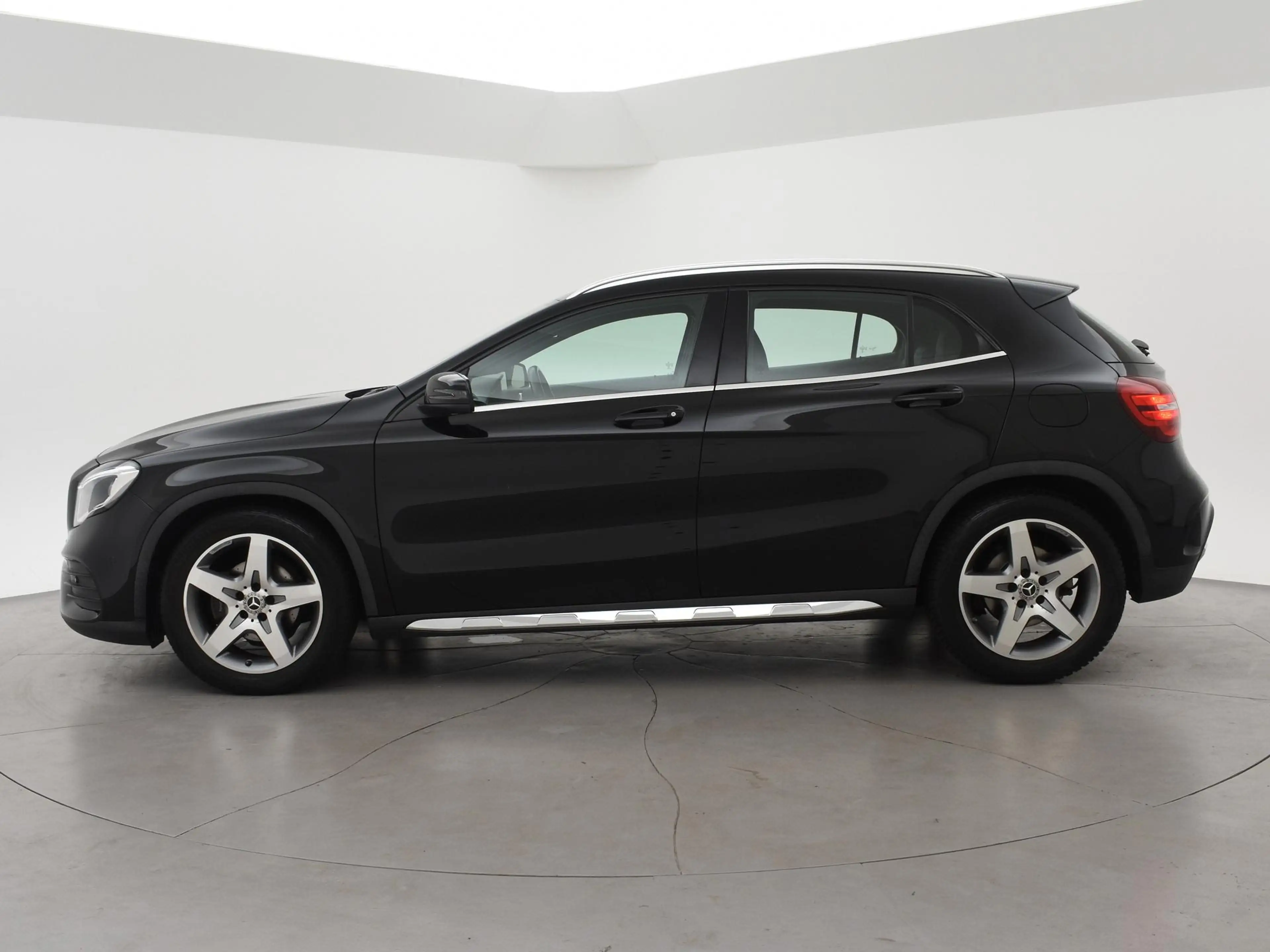 Mercedes-Benz GLA 200 156 PK AUT. AMG SPORT + 18 INCH | DAB | STOELVERW. — photo 5