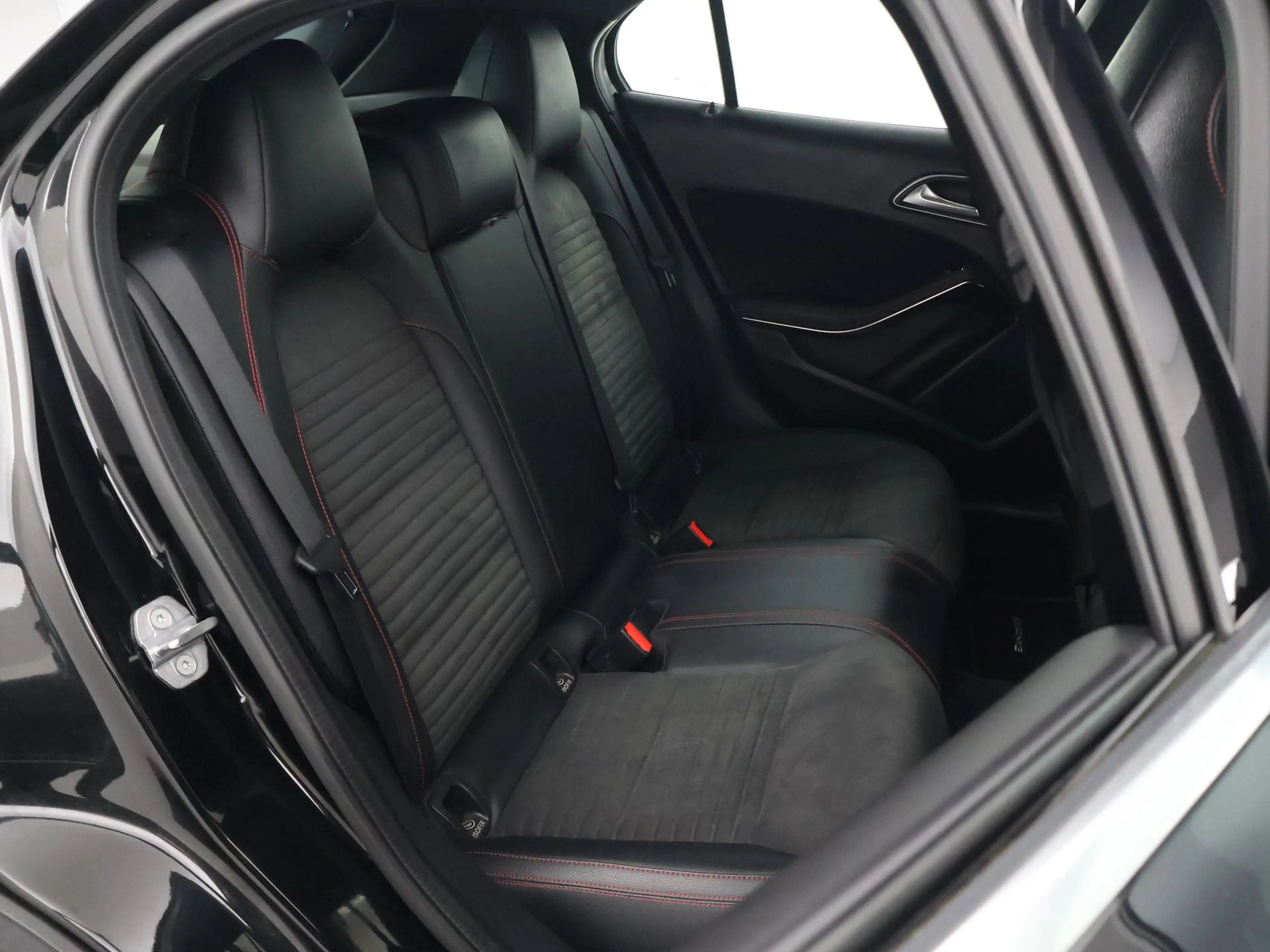 Mercedes-Benz GLA 200 156 PK AUT. AMG SPORT + 18 INCH | DAB | STOELVERW. — photo 8