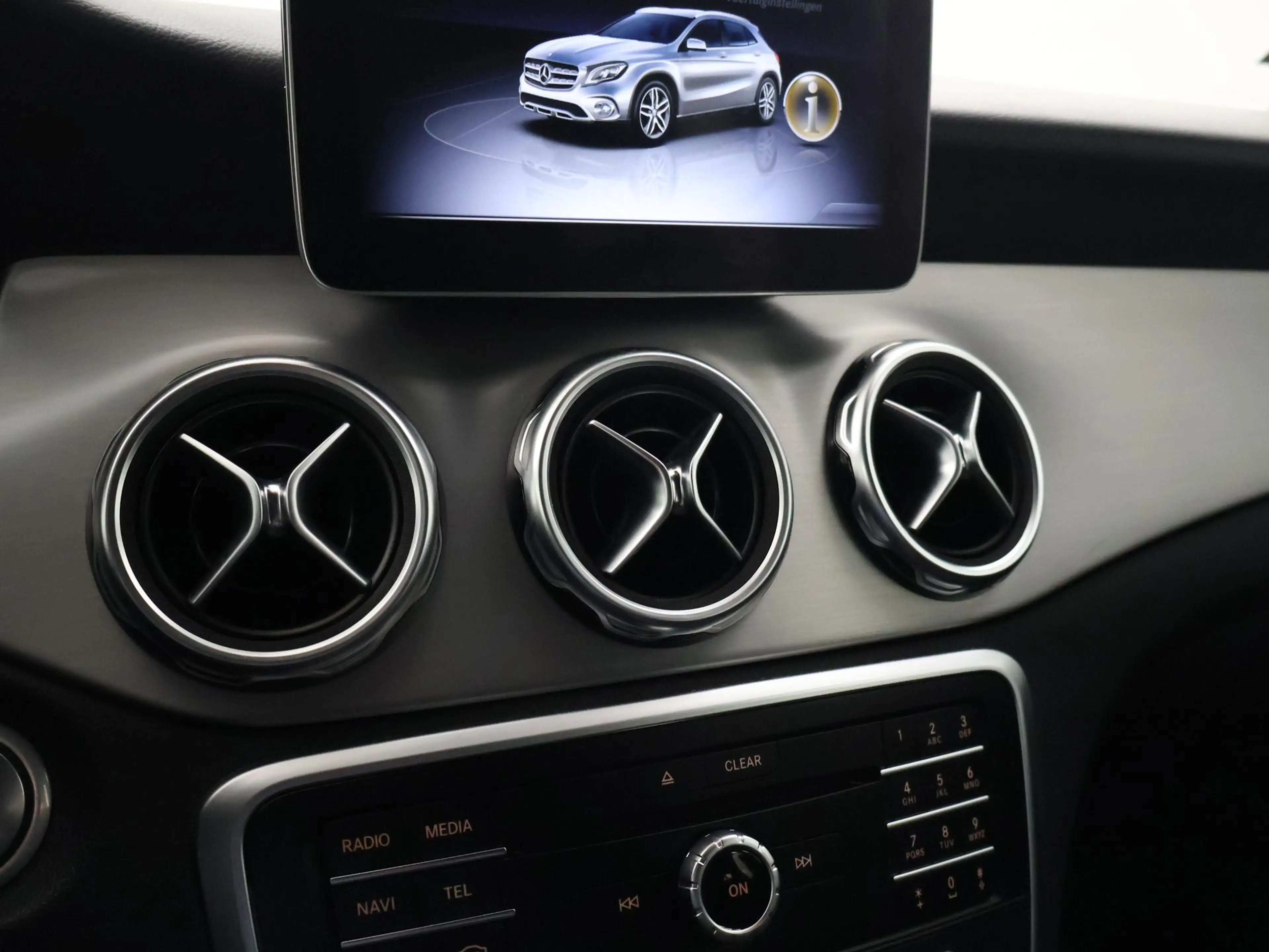 Mercedes-Benz GLA 200 156 PK AUT. AMG SPORT + 18 INCH | DAB | STOELVERW. — photo 42