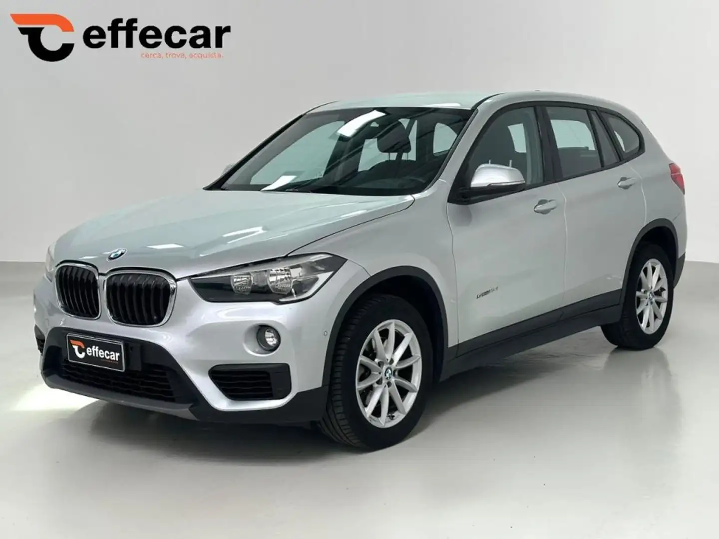 BMW X1 sDrive18d Advantage Argent - 1