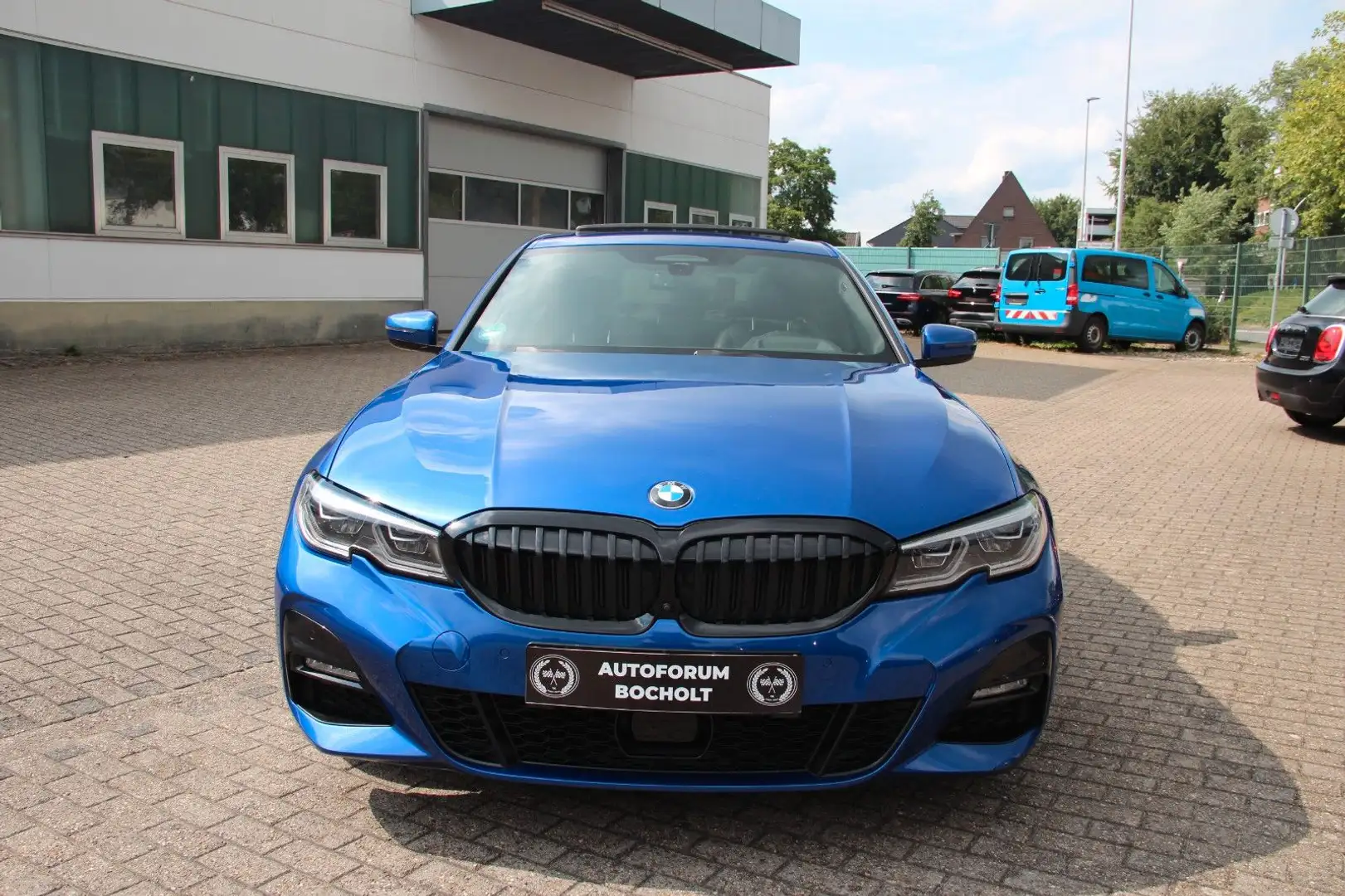 BMW 330 i Lim M Sport Shadow, HUD, GSD, Laser Bleu - 1