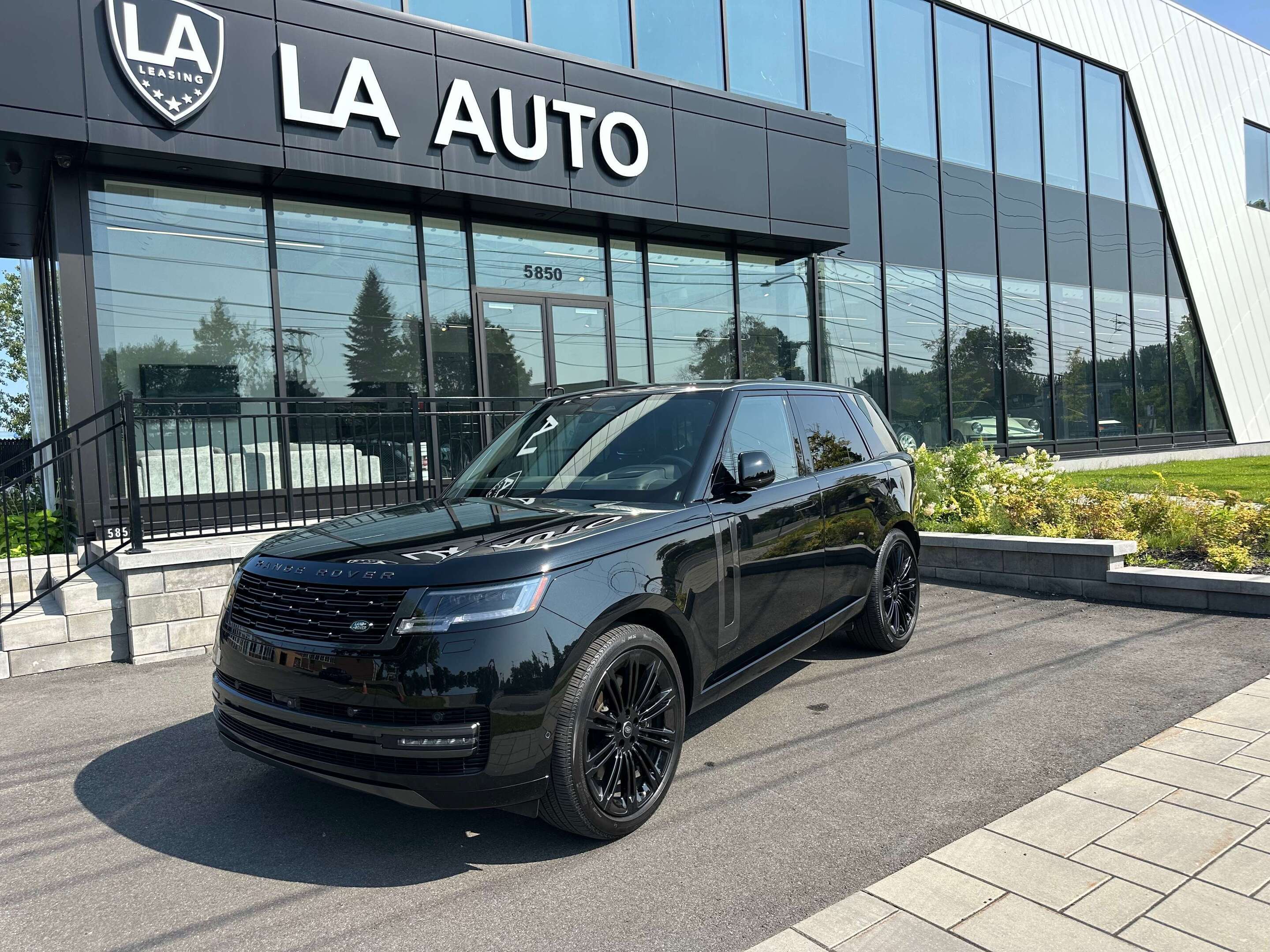 2026 Land Rover Range Rover P530 SE SWB