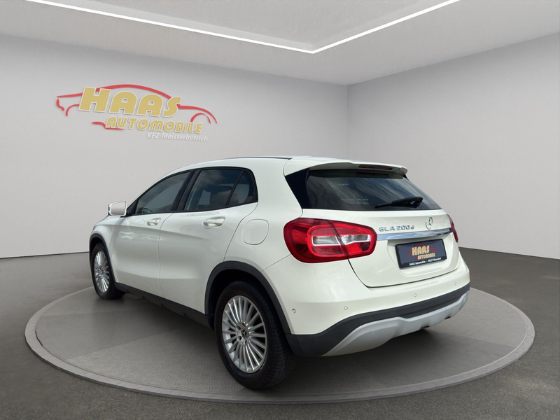 Mercedes-Benz GLA 200 d *Navigation*Tempomat* — photo 7