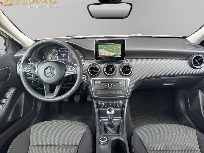 Mercedes-Benz GLA 200 d *Navigation*Tempomat* — photo 13