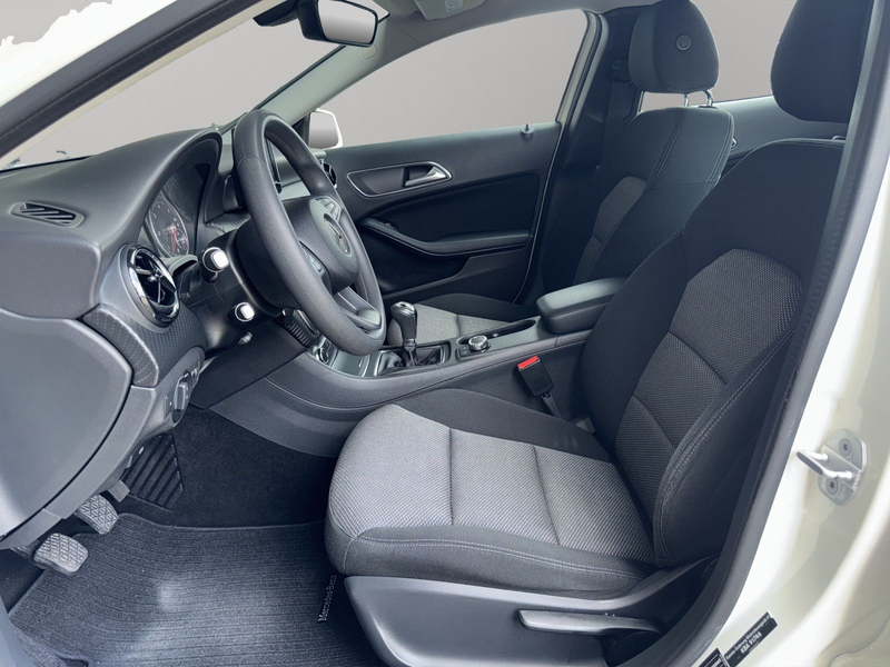 Mercedes-Benz GLA 200 d *Navigation*Tempomat* — photo 9