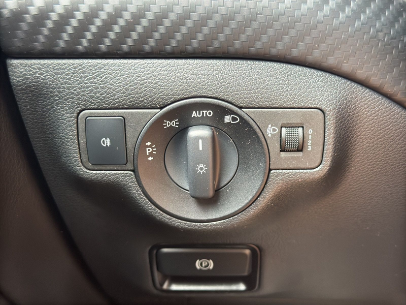 Mercedes-Benz GLA 200 d *Navigation*Tempomat* — photo 15