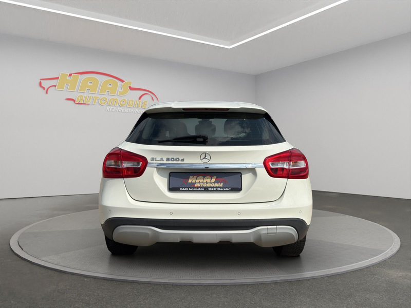 Mercedes-Benz GLA 200 d *Navigation*Tempomat* — photo 6