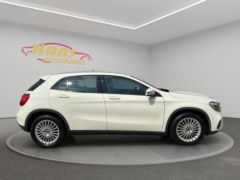Mercedes-Benz GLA 200 d *Navigation*Tempomat* — photo 4