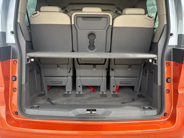 Volkswagen Multivan view 11