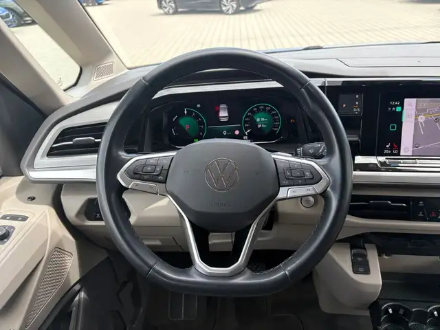 Volkswagen Multivan view 13