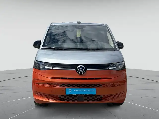 Volkswagen Multivan view 3