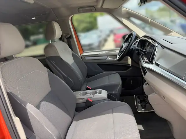 Volkswagen Multivan view 10