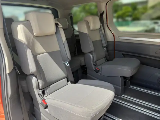 Volkswagen Multivan view 9