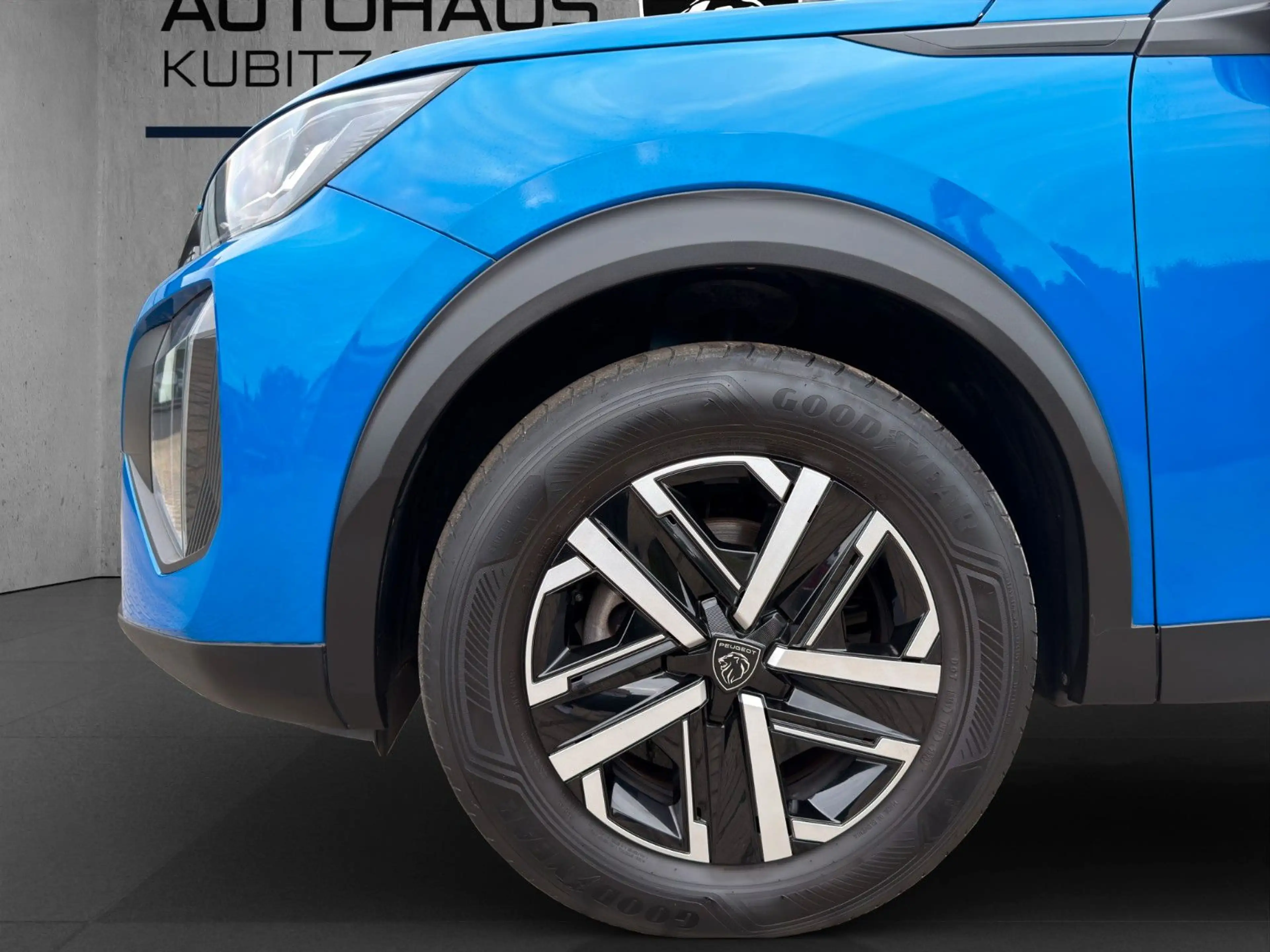 Peugeot 2008 Active Puretech 100*EPH*MirrorScreen — photo 8