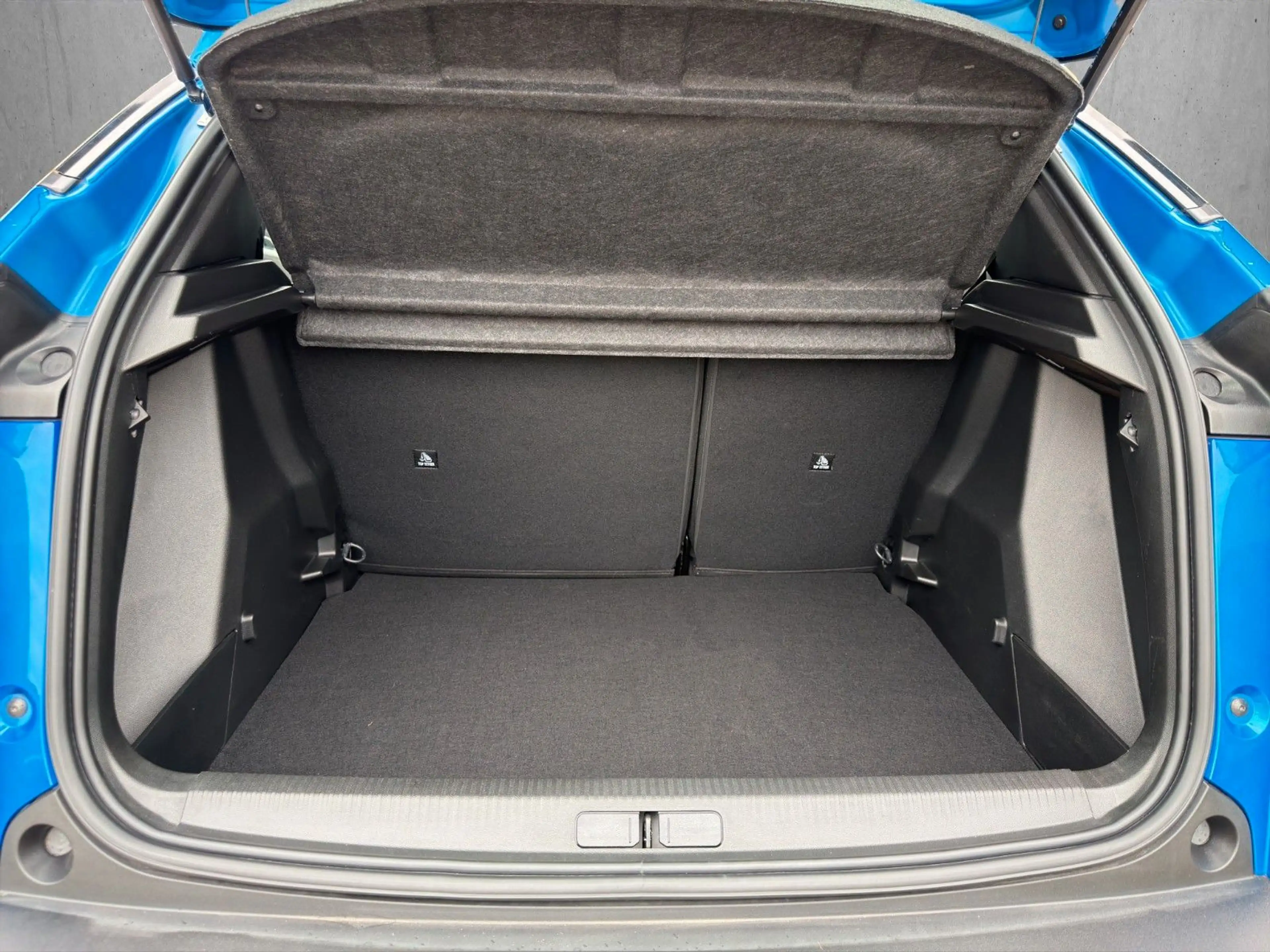 Peugeot 2008 Active Puretech 100*EPH*MirrorScreen — photo 14