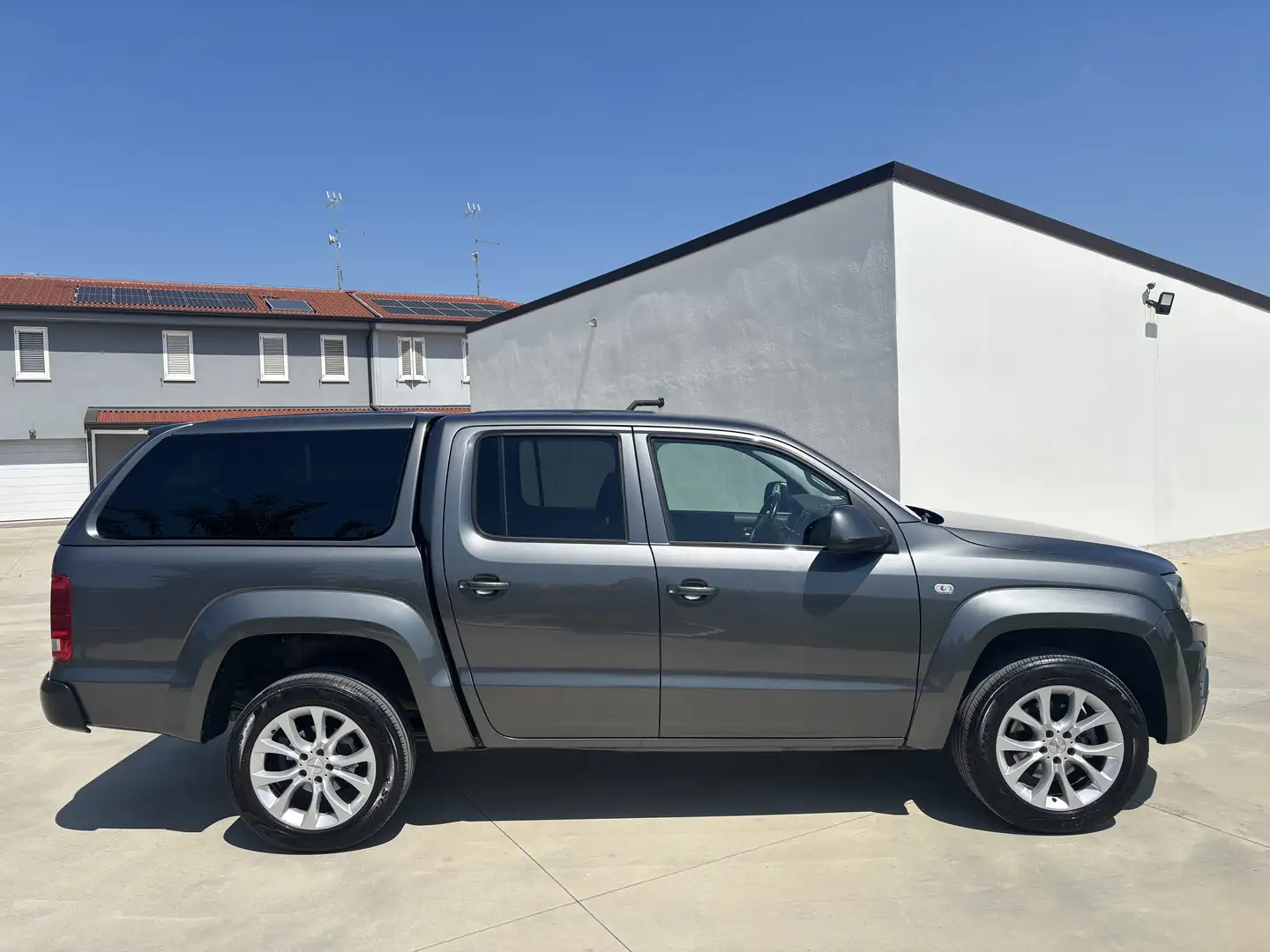 Volkswagen Amarok DC 3.0 V6 tdi Canyon 4motion 204cv Manuale Grijs - 2