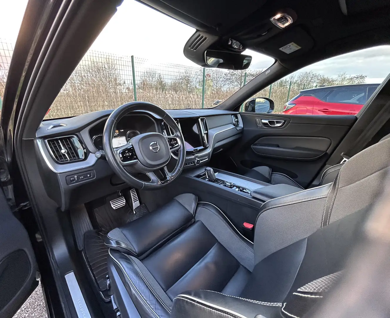 Volvo XC60 XC60 T6 Recharge AWD 253 ch   87 ch Geartronic 8 R-Design Noir - 2