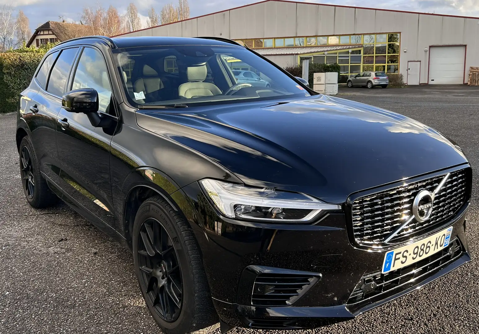 Volvo XC60 XC60 T6 Recharge AWD 253 ch   87 ch Geartronic 8 R-Design Noir - 1