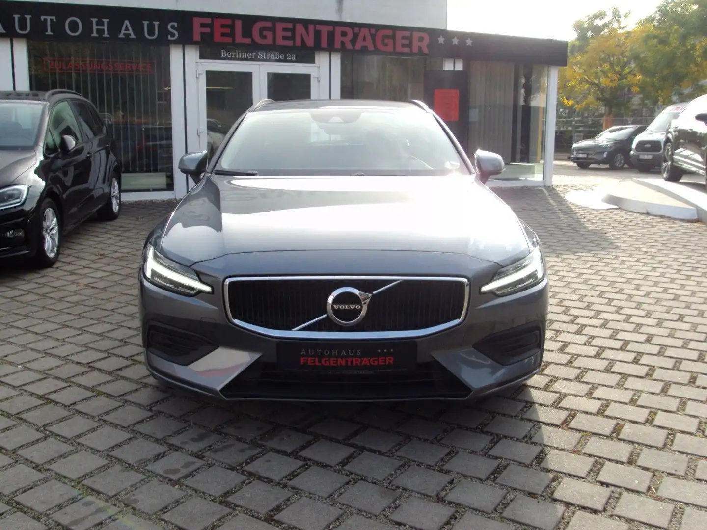 Volvo V60 D4 Geartronic Momentum Grau - 2