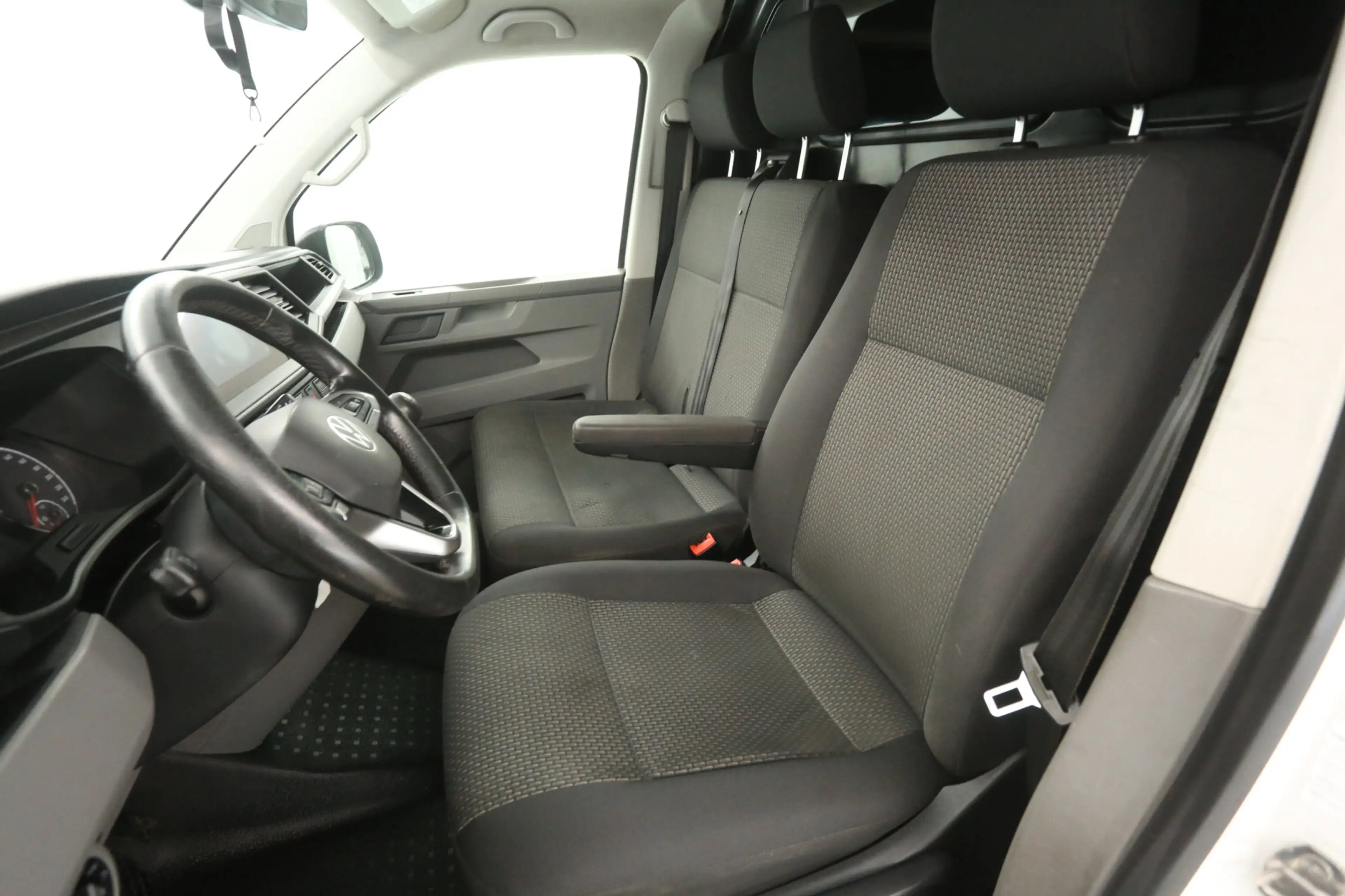 Volkswagen T6.1 Transporter 2.0 TDI L2H1 150PK | Airco | Cruise | Carplay | 3 — photo 9