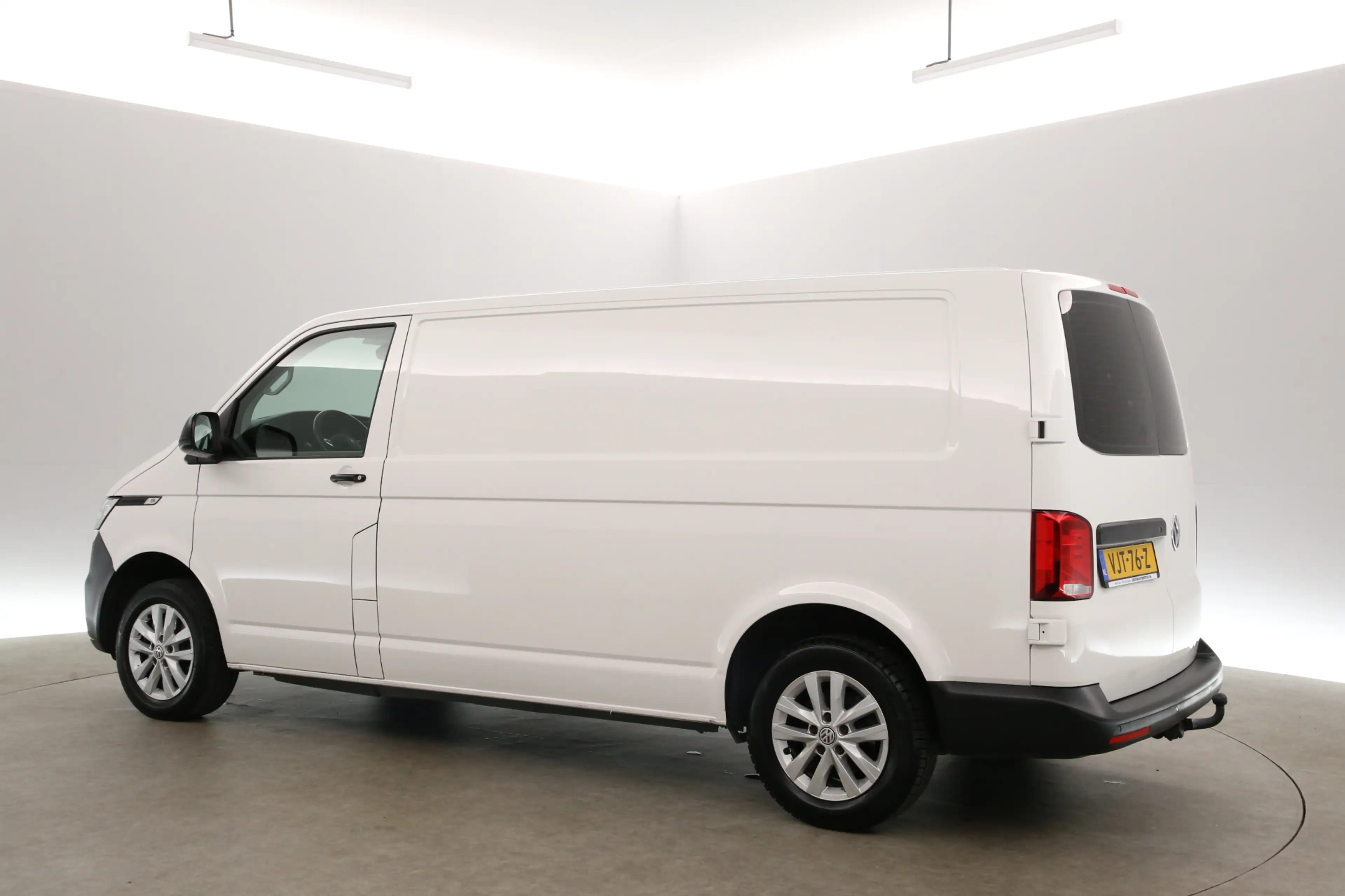 Volkswagen T6.1 Transporter 2.0 TDI L2H1 150PK | Airco | Cruise | Carplay | 3 — photo 4