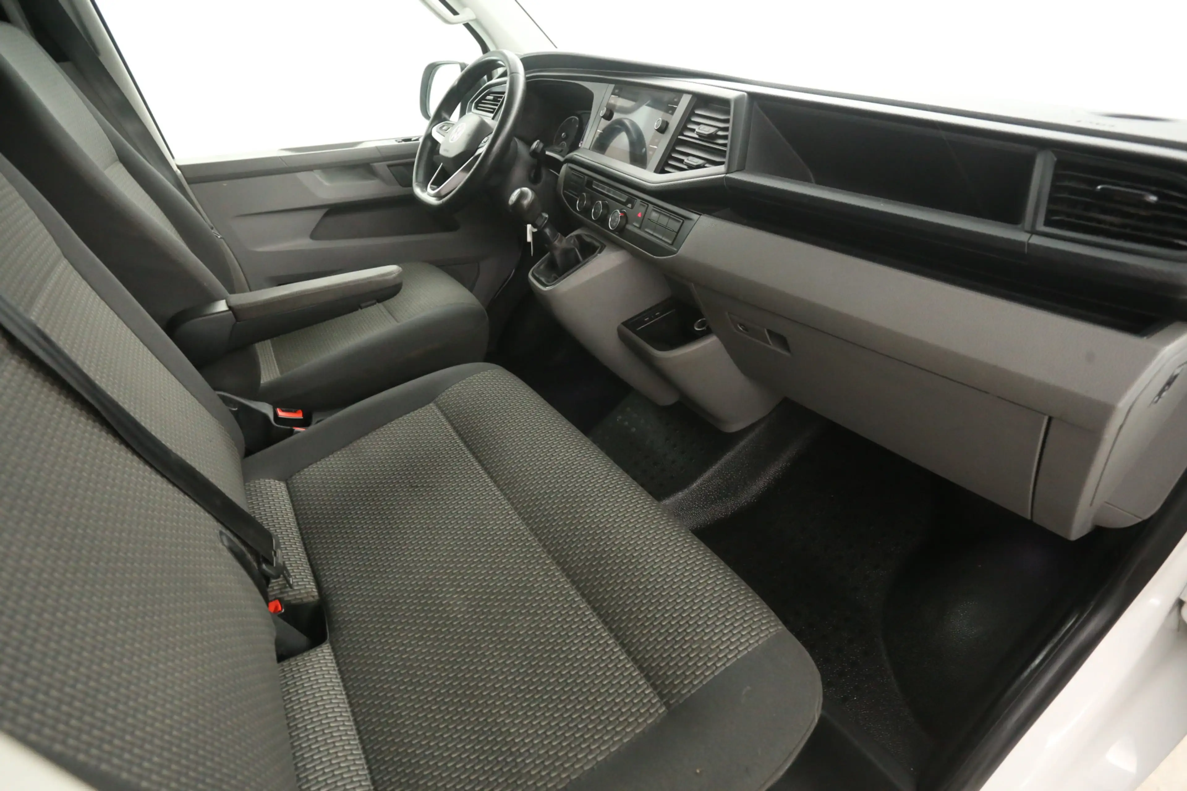 Volkswagen T6.1 Transporter 2.0 TDI L2H1 150PK | Airco | Cruise | Carplay | 3 — photo 22