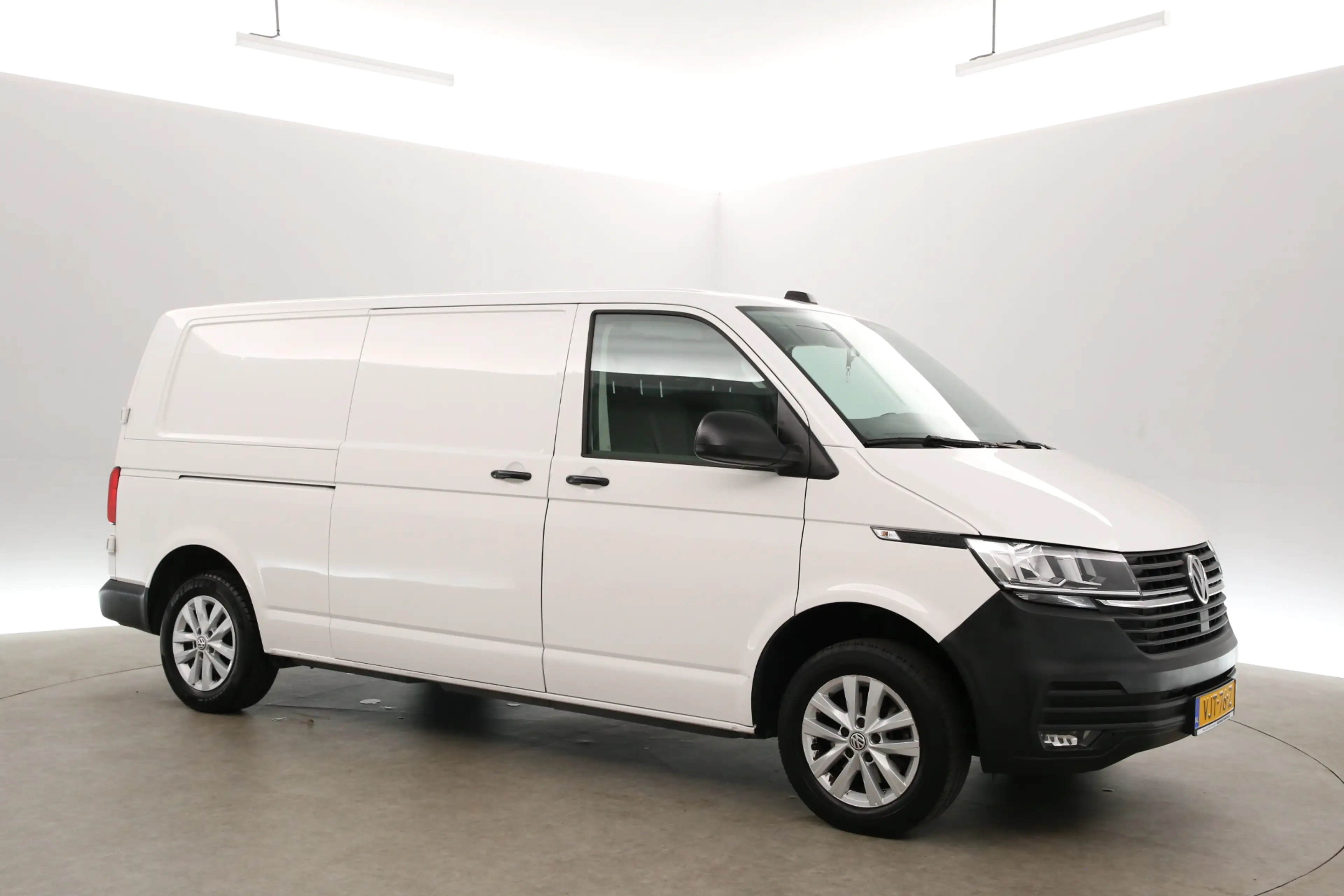 Volkswagen T6.1 Transporter 2.0 TDI L2H1 150PK | Airco | Cruise | Carplay | 3 — photo 6